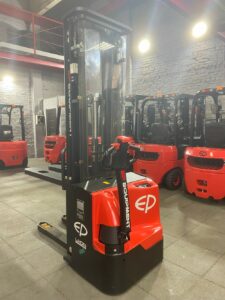 Самоходный электрический штабелёр EP ES12-12WA (4800 мм)