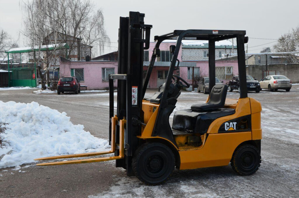 фото Вилочный автопогрузчик кара Caterpillar DP30N