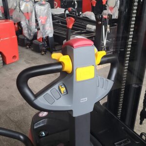 Самоходный электрический штабелёр EP ES20-20RAS 3F550 (5500мм) с платформой для оператора